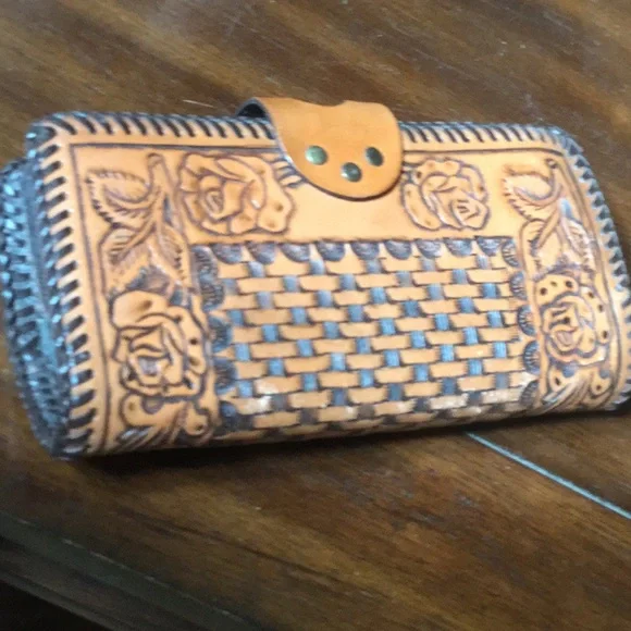 Vintage clutch tooled wallet travel cowgirl rodeo chic farmer’s market chic - Picture 2 of 7